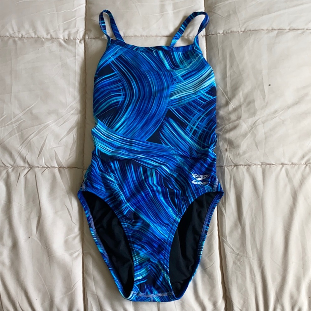 Womens/girls speedo full piece bathing suit.